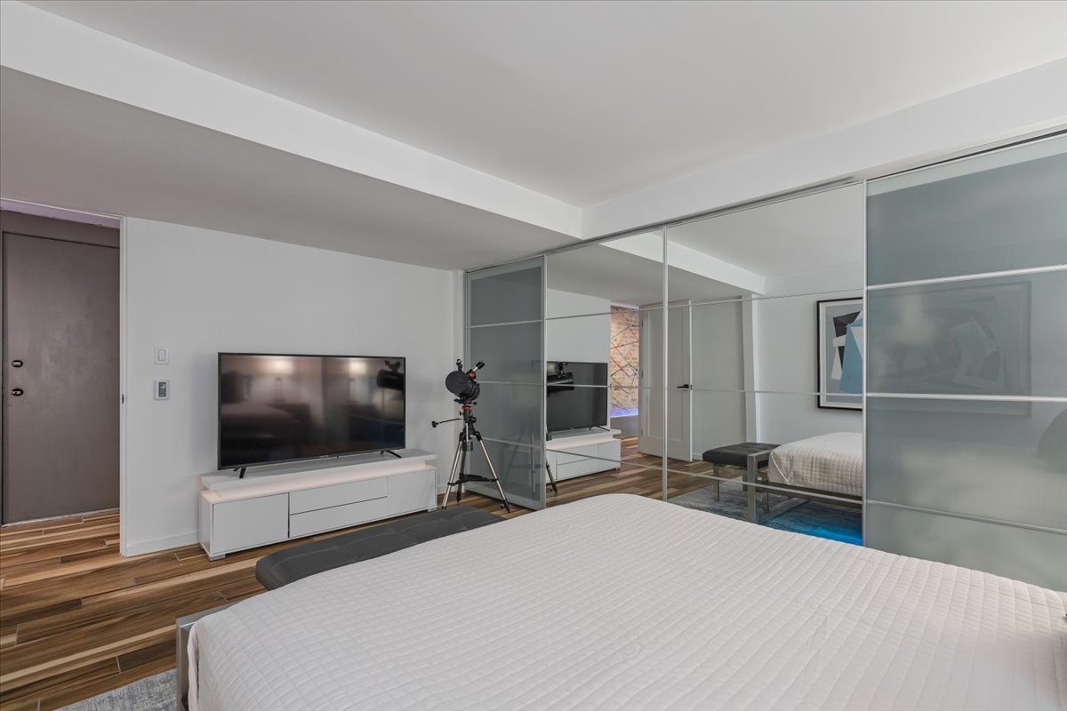 3020 North Sheridan Road, Unit G Chicago, IL 60657 - Photo 18 of 24 Gallery Image 18
