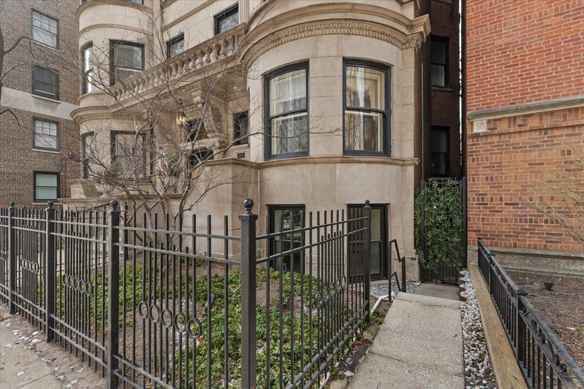 3020 North Sheridan Road, Unit G Chicago, IL 60657 - Photo 2 of 24 Gallery Image 2