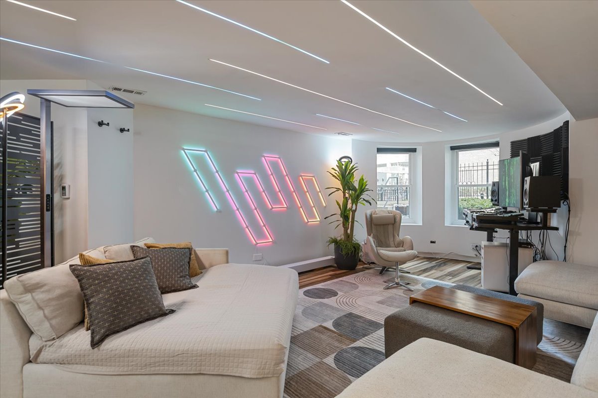 3020 North Sheridan Road, Unit G Chicago, IL 60657 - Photo 5 of 24 Gallery Image 5