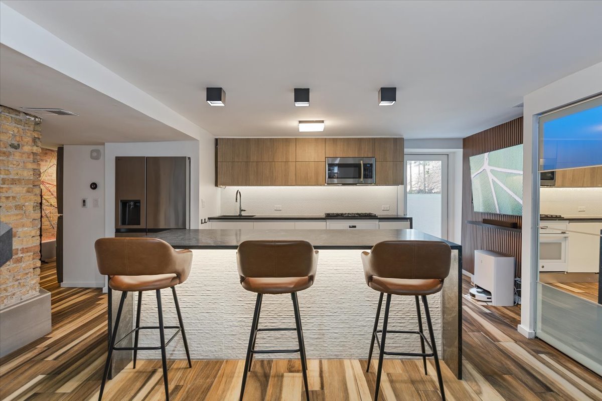 3020 North Sheridan Road, Unit G Chicago, IL 60657 - Photo 7 of 24 Gallery Image 7