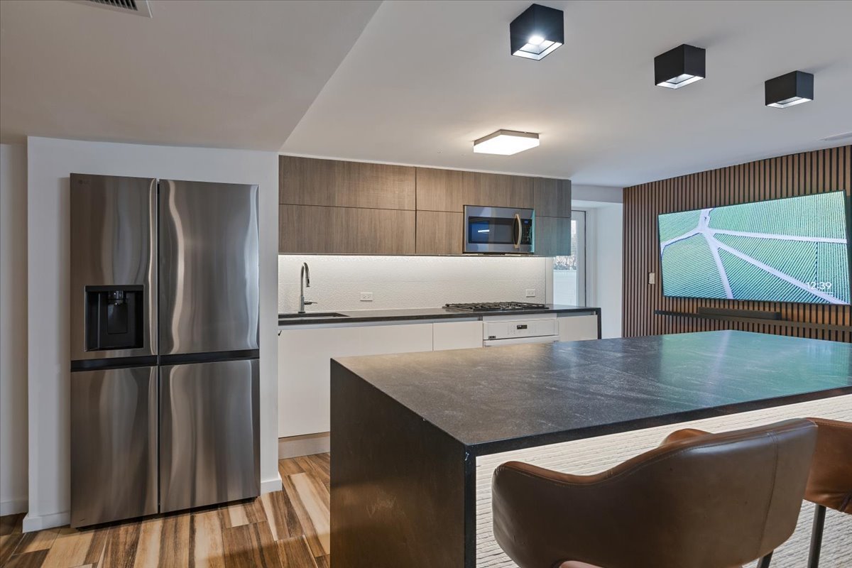 3020 North Sheridan Road, Unit G Chicago, IL 60657 - Photo 8 of 24 Gallery Image 8