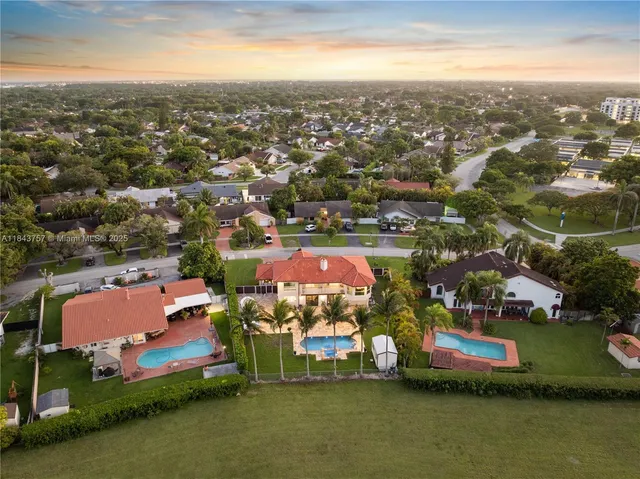 $1,699,999 | 9621 West Calusa Club Drive, Miami, FL 33186