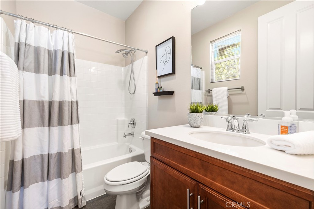 28613 Stonegate Court Valencia, CA 91354 - Photo 21 of 56 a bathroom with a sink a toilet and a bathtub