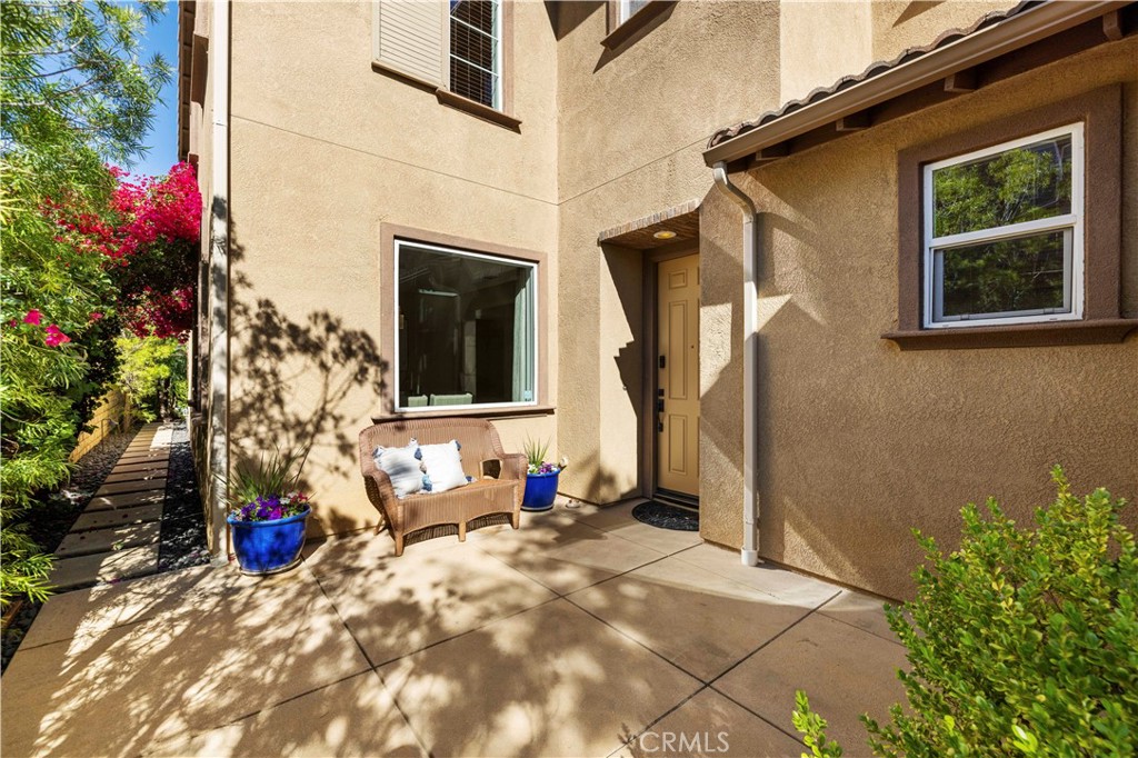 28613 Stonegate Court Valencia, CA 91354 - Photo 4 of 56 courtyard