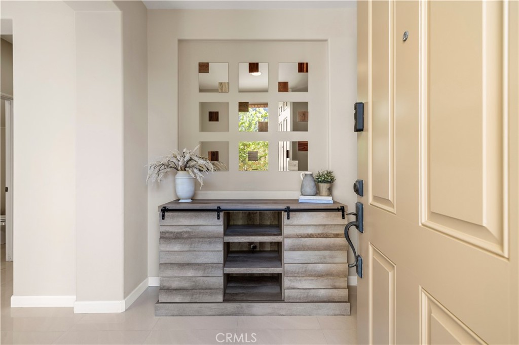 28613 Stonegate Court Valencia, CA 91354 - Photo 6 of 56 entry