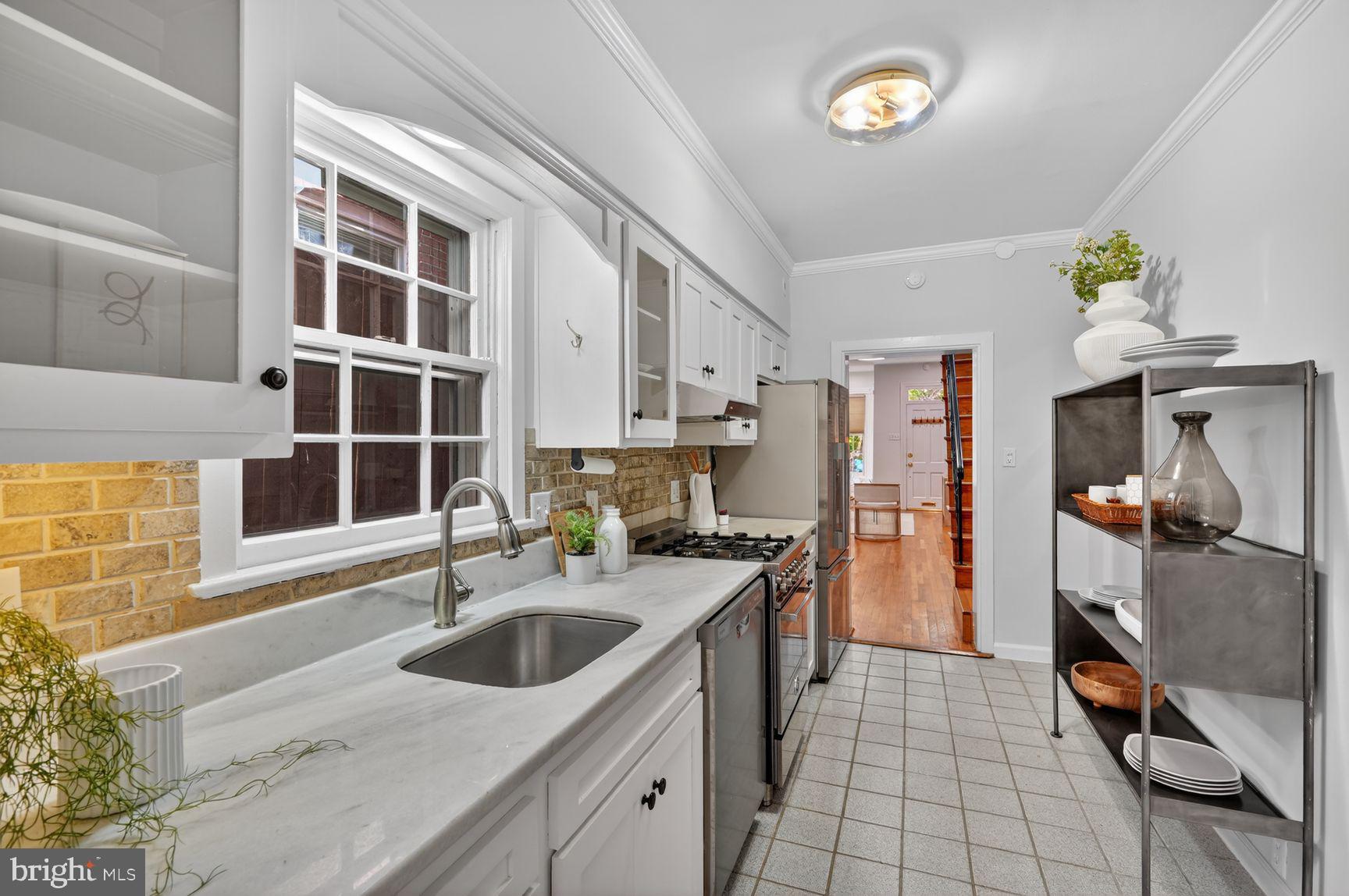 142 D Street Southeast Washington, DC 20003 - Photo 9 of 29 High-end appliances