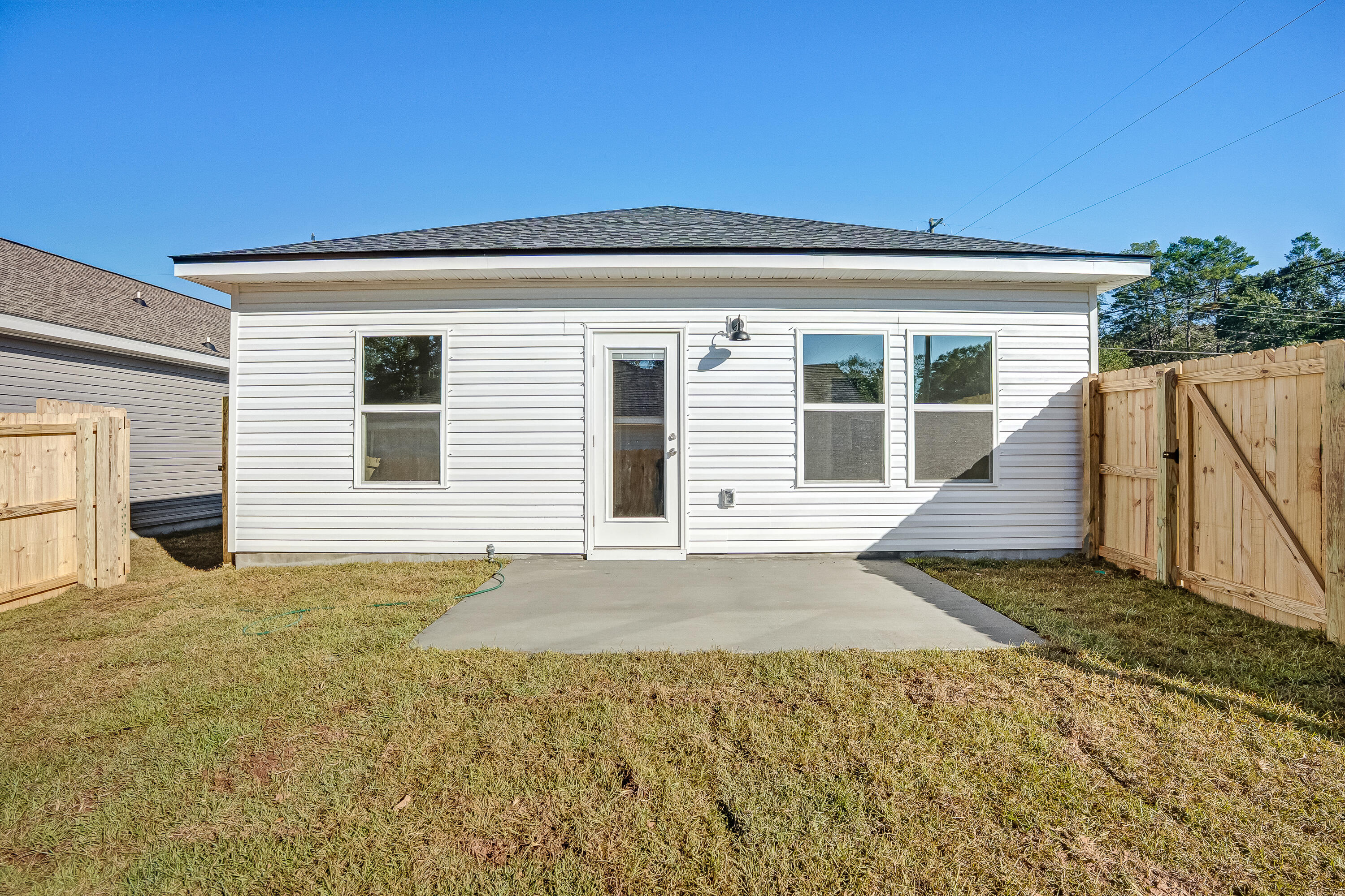 593 Brock Avenue Crestview, FL 32539 - Photo 18 of 19 a backyard of a house