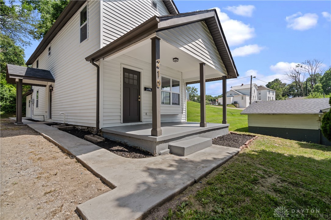 210 Riley Boulevard Franklin, OH 45005 - Photo 2 of 38