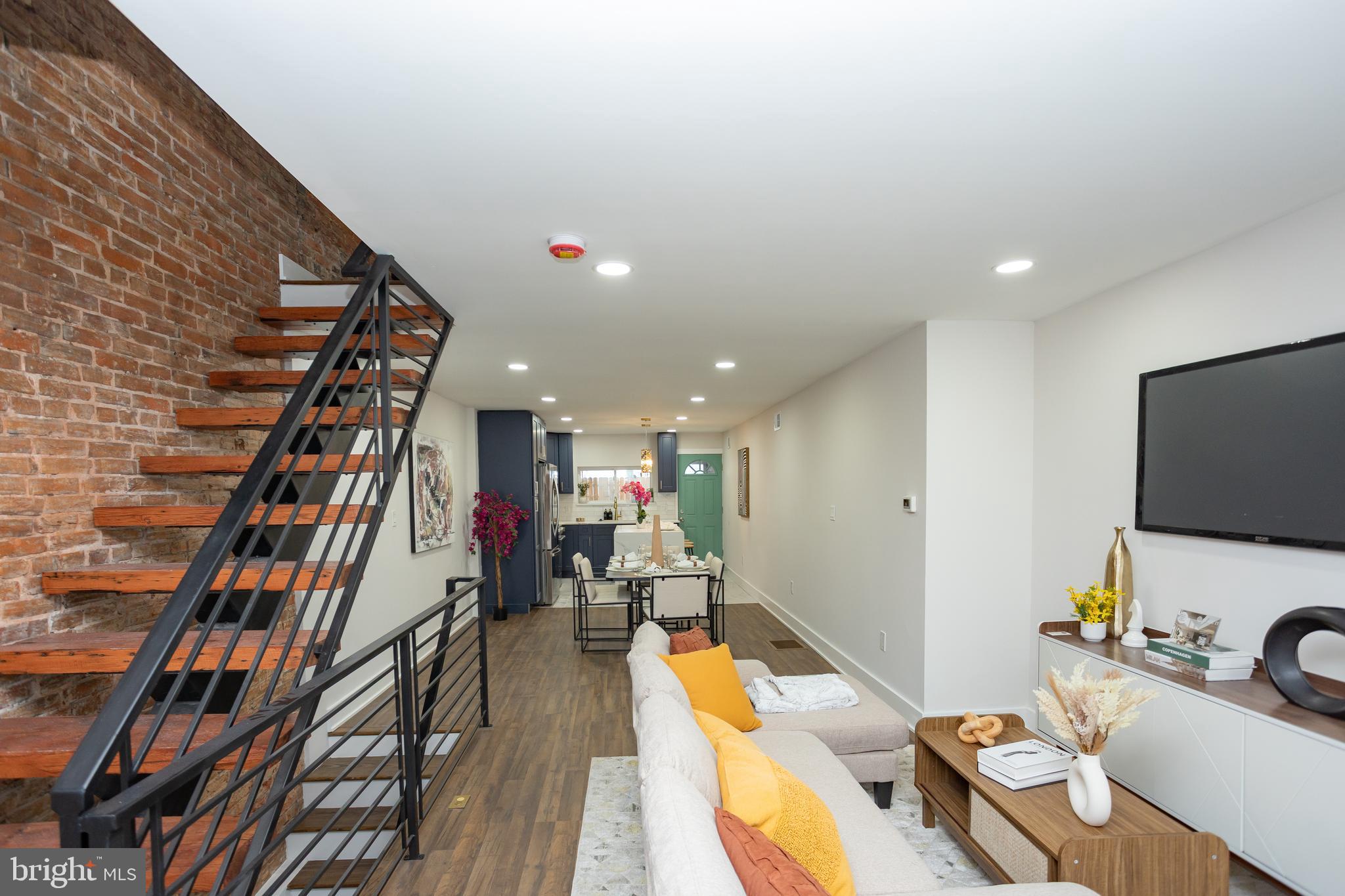 429 Tasker Street Philadelphia, PA 19148 - Photo 16 of 44 Living