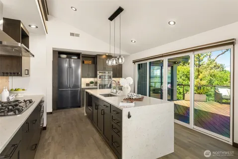 $2,450,000 | 10847 Bill Point Bluff Northeast, Bainbridge Island, WA 98110