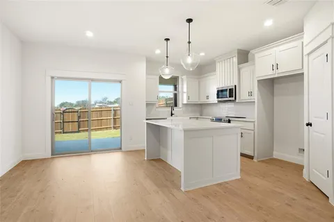 $424,500 | 214 Legacy Boulevard, Weatherford, TX 76086