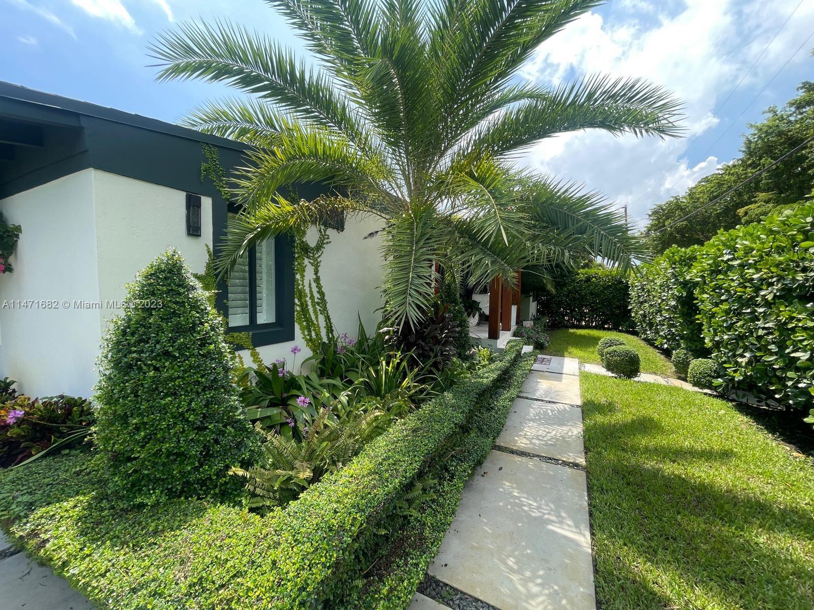 200 Southwest 30th Avenue Miami, FL 33135 - Photo 4 of 20 a view of a yard with plants
