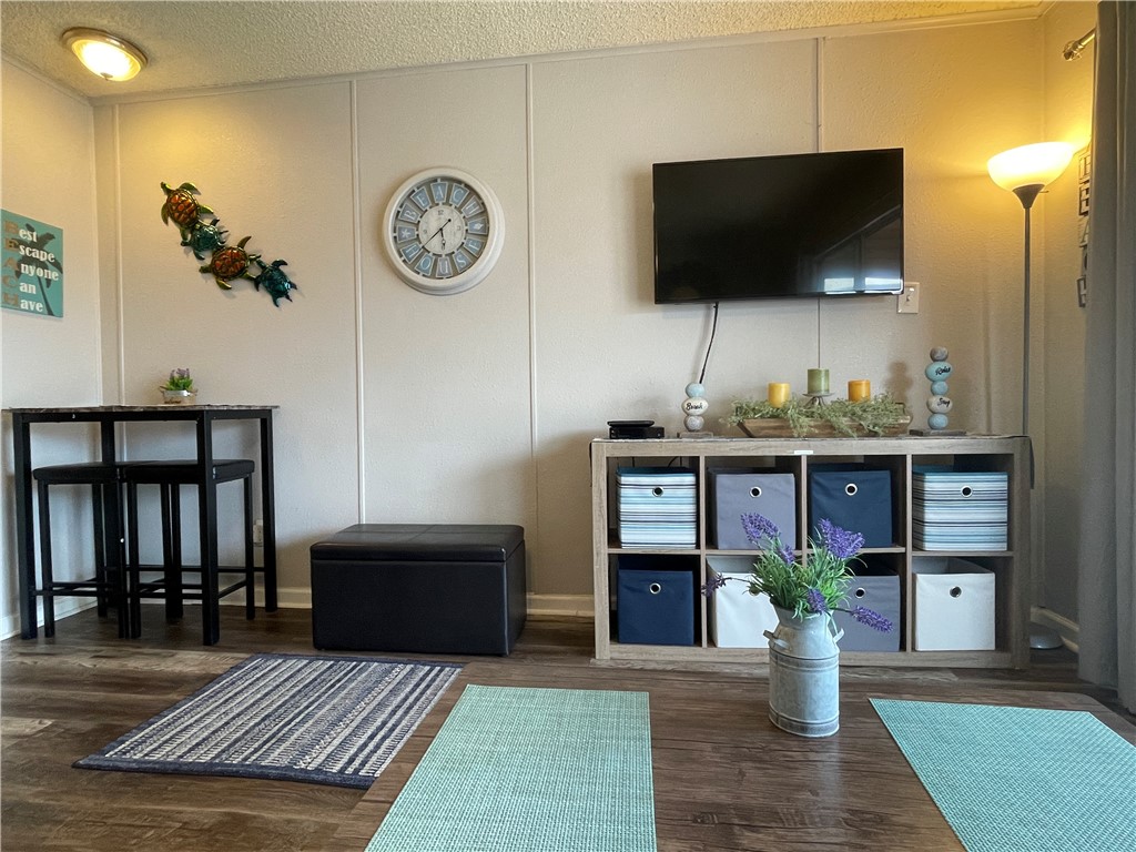 3938 Surfside Boulevard, Unit 3344 Corpus Christi, TX 78402 - Photo 11 of 34 a living room with furniture and a flat screen tv