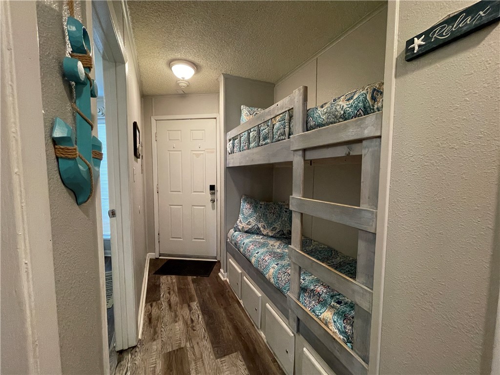3938 Surfside Boulevard, Unit 3344 Corpus Christi, TX 78402 - Photo 18 of 34 a bathroom with a sink and mirror