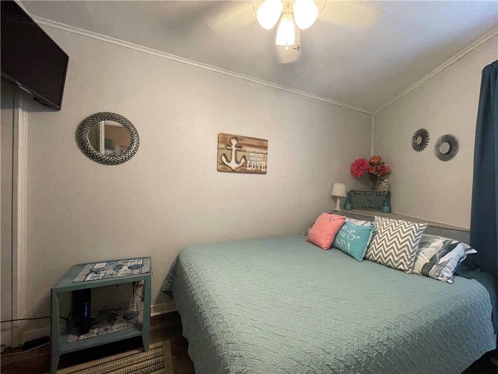 3938 Surfside Boulevard, Unit 3344 Corpus Christi, TX 78402 - Photo 20 of 34 a bedroom with a bed and a tv