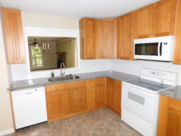 $2,500 | 8893 Carroll Manor Drive, Atlanta, GA 30350