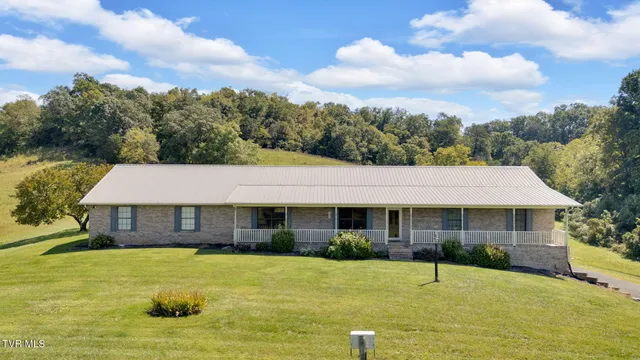 $799,000 | 887 Berry Road, Bulls Gap, TN 37711