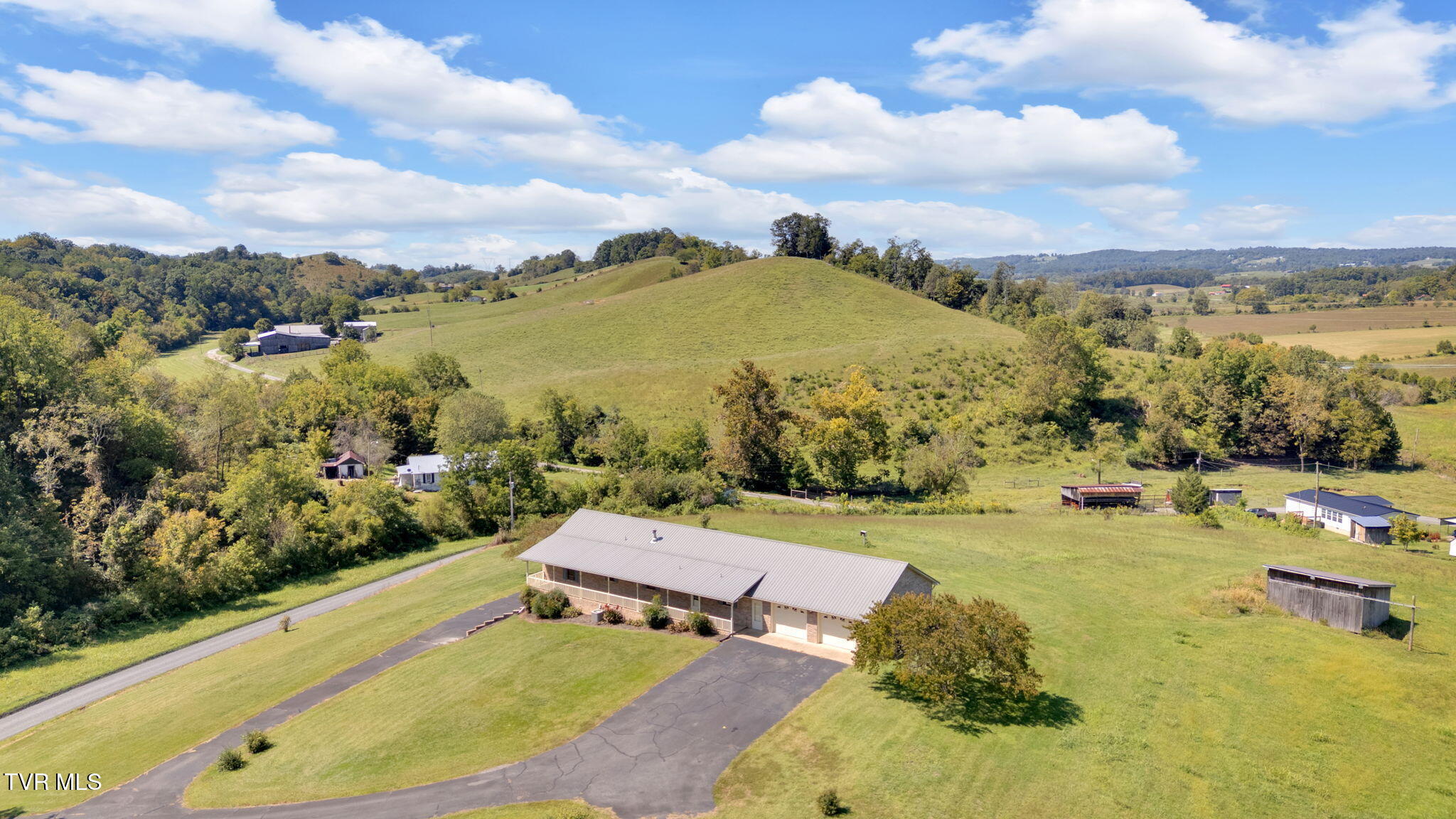 887 Berry Road Bulls Gap, TN 37711 - Photo 41 of 54 42-web-or-mls-DJI_20250909123527_0105_D