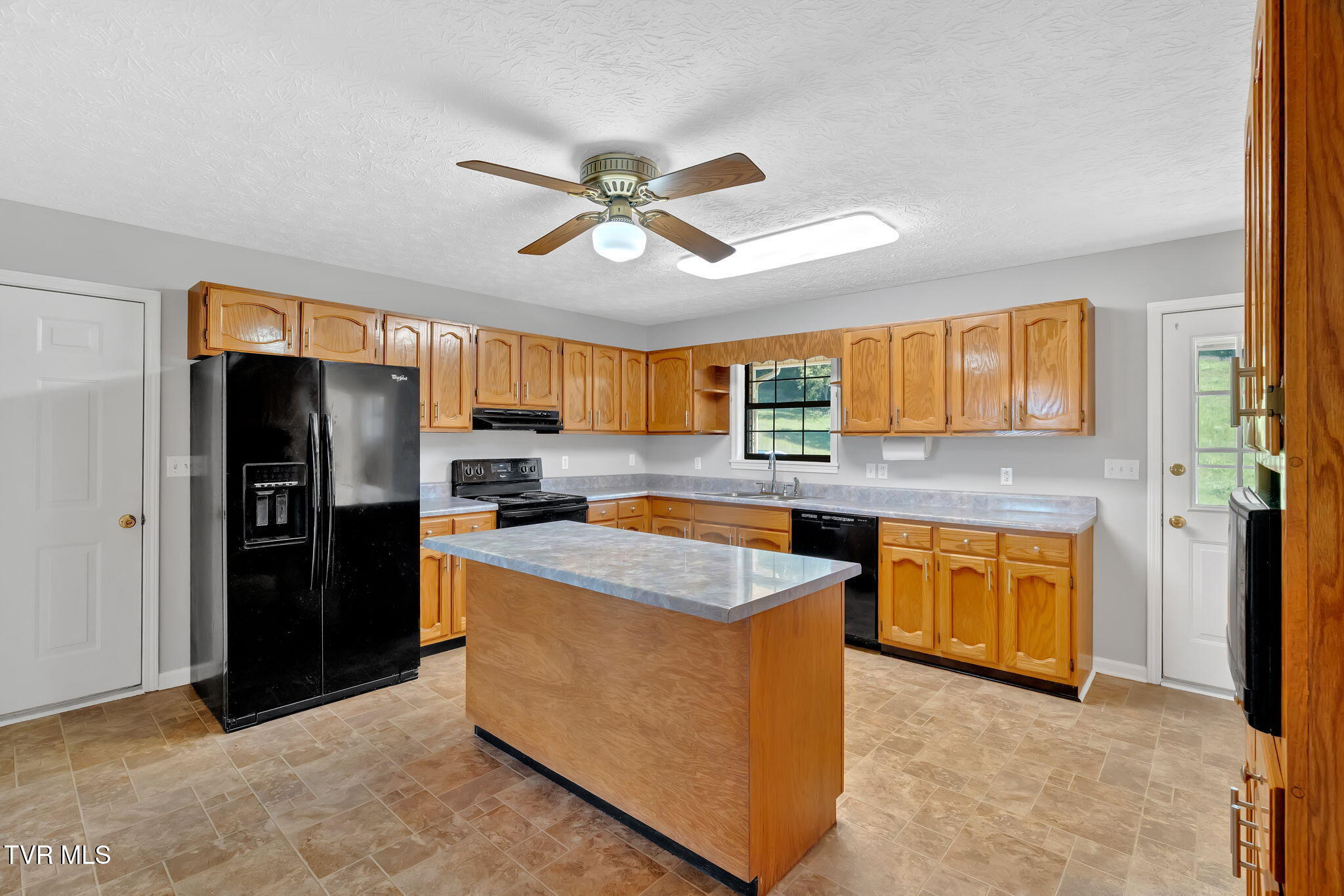 887 Berry Road Bulls Gap, TN 37711 - Photo 7 of 54 30-web-or-mls-DSC05761