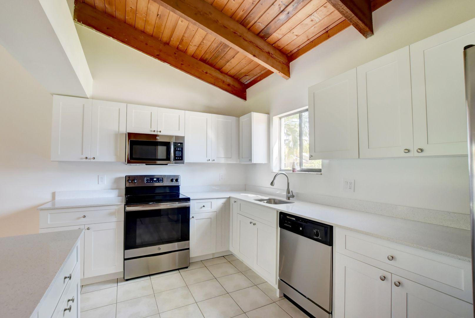 2425 Southridge Road Delray Beach, FL 33444 - Photo 3 of 25 2425 Southridge Rd
