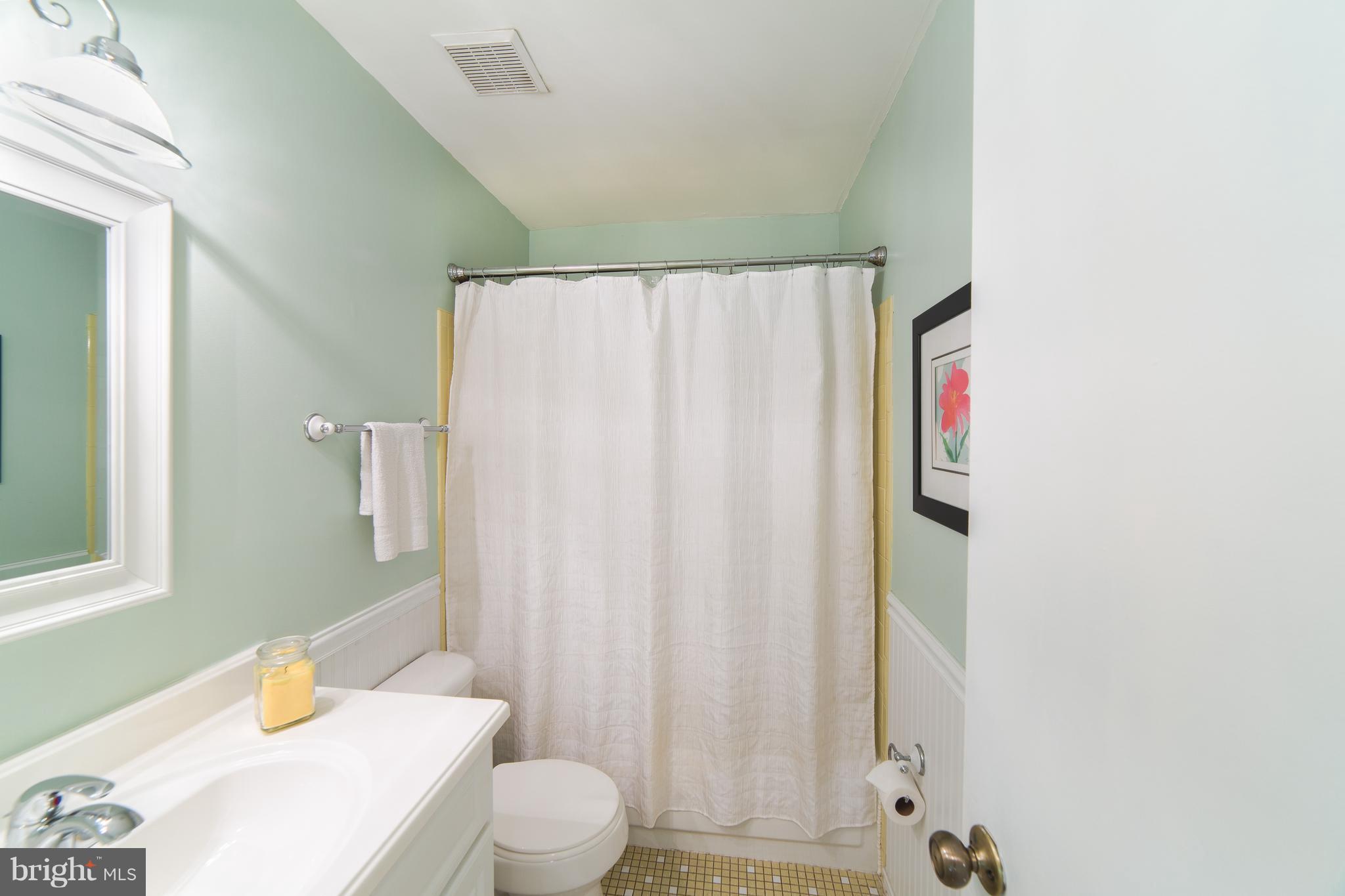 5675 Vantage Point Road Columbia, MD 21044 - Photo 21 of 30 Guest Bath