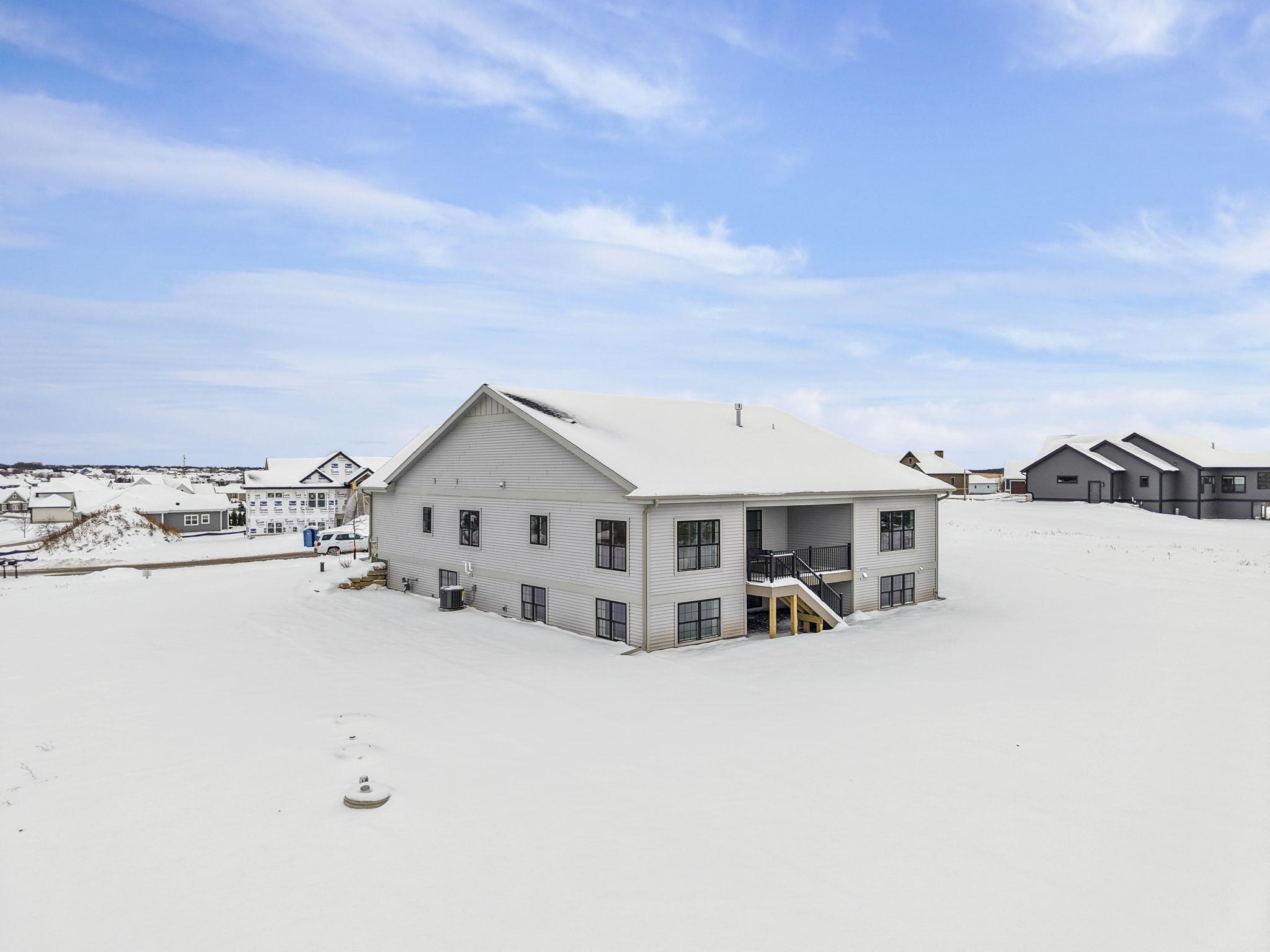 6854 Karolina Way Sun Prairie, WI 53590 - Photo 4 of 63