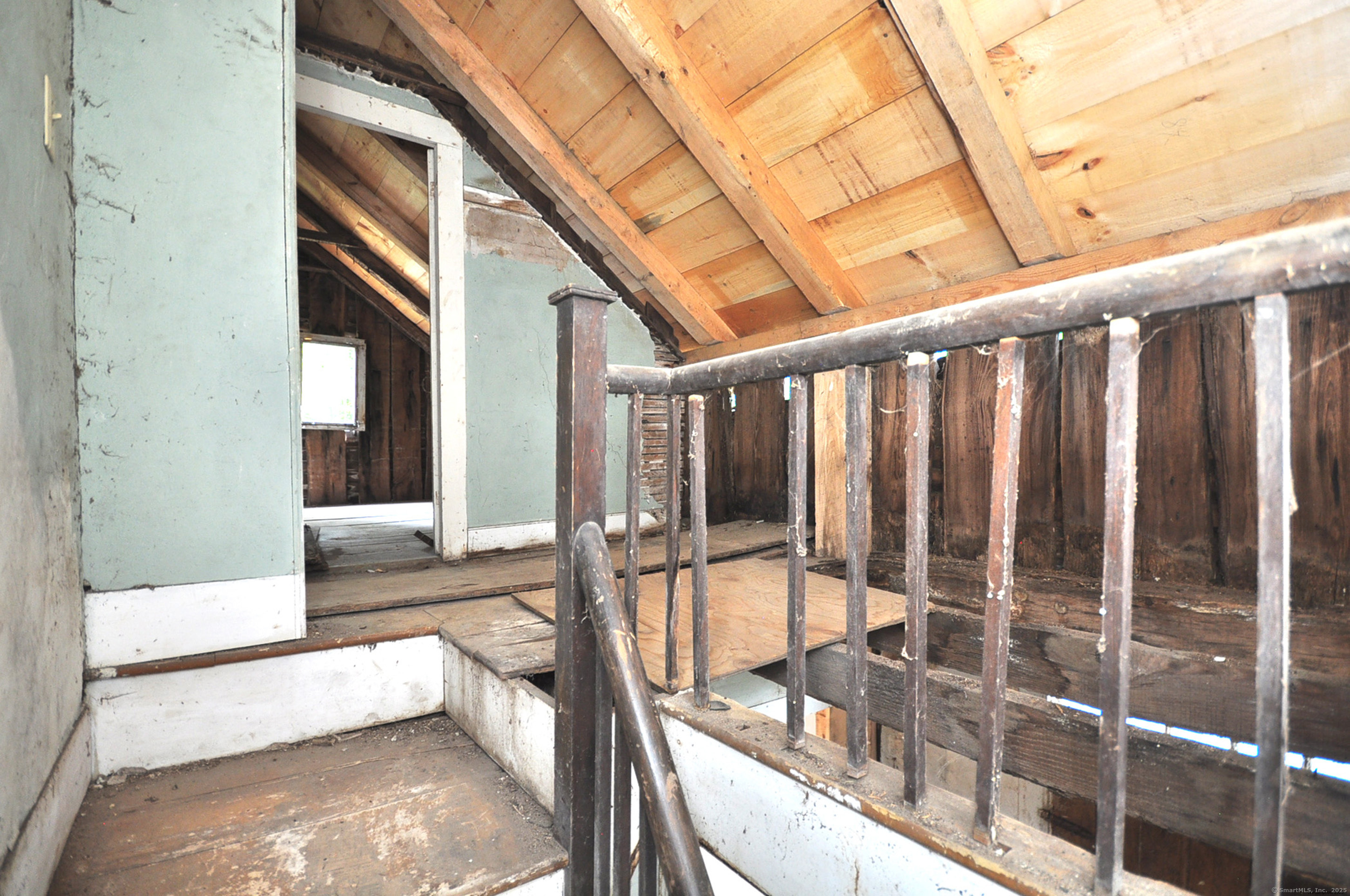30 Chestnut Hill Road Killingworth, CT 06419 - Photo 27 of 38 a view of balcony with a potted plant
