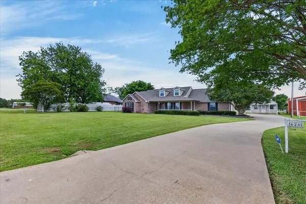 $470,000 | 626 East Eubank Street, Mabank, TX 75147