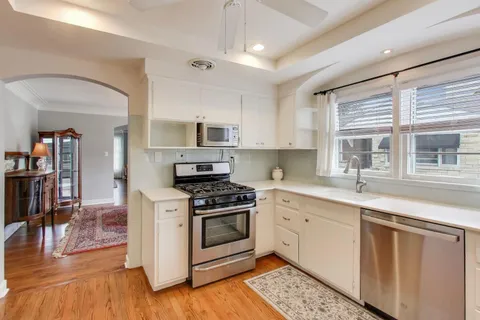 $609,000 | 9825 South Winchester Avenue, Chicago, IL 60643