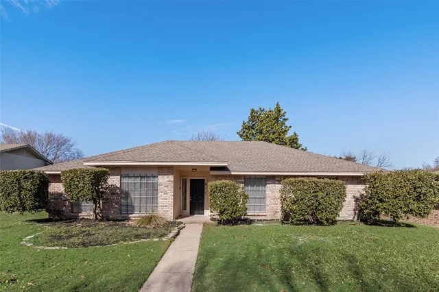 $325,000 | 811 Katherine Court, Cedar Hill, TX 75104