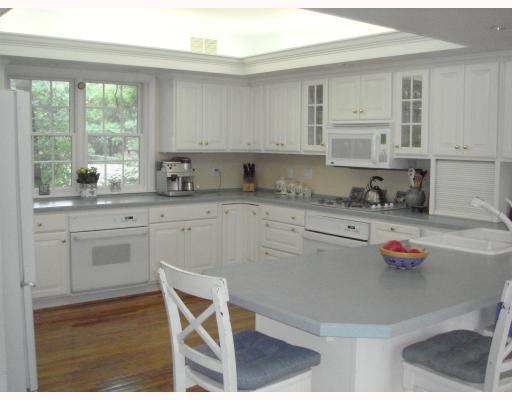 218 East Waldheim Road Fox Chapel, PA 15215 - Photo 4 of 14 Kitchen. Fully equipped kitchen with under counter lighting