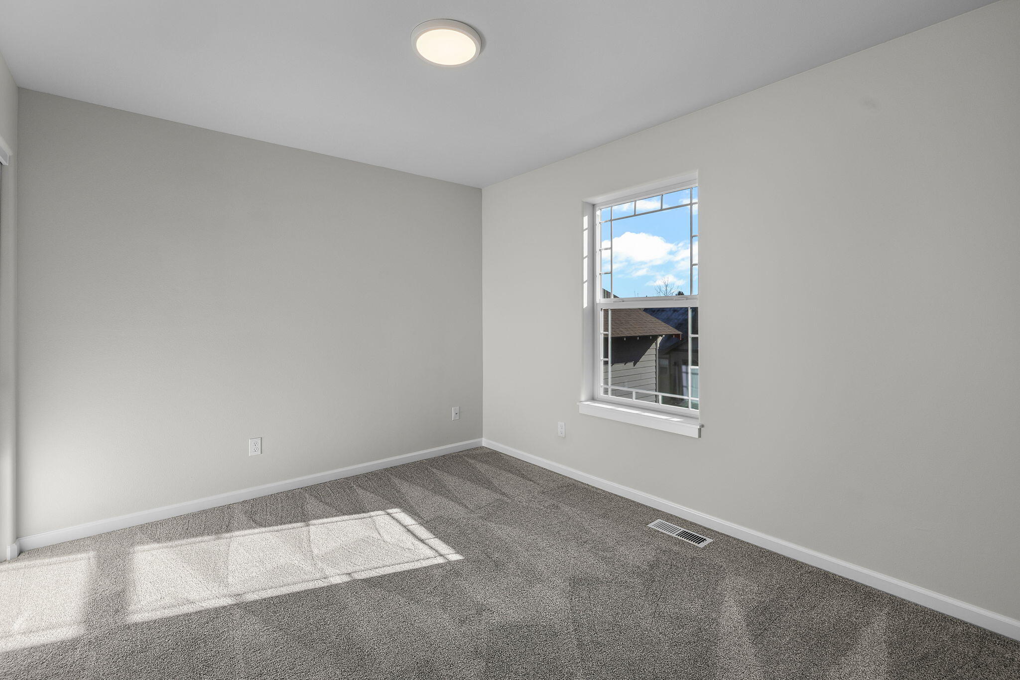 3087 Northeast Wells Acres Road Bend, OR 97701 - Photo 19 of 38 1st Bedroom