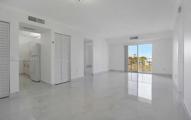 $304,900 | 8260 Southwest 210th Street, Unit 302, Cutler Bay, FL 33189