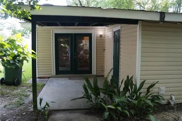 $1,250 | 212 West 20th Avenue, Covington, LA 70433