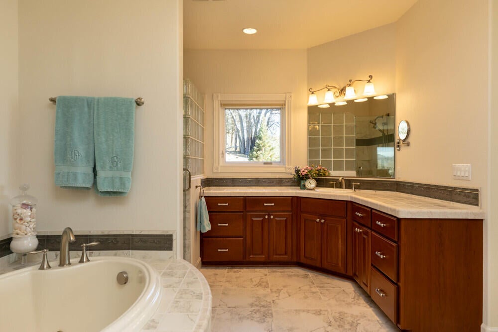 4426 Murrelet Road Klamath Falls, OR 97601 - Photo 25 of 54 Master Bath double vanities