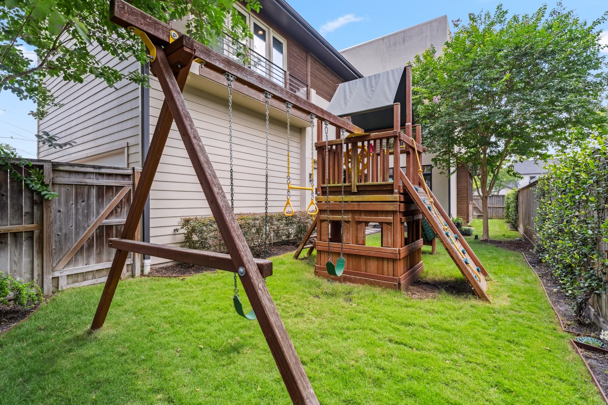 815 East 27th Street Houston, TX 77009 - Photo 37 of 44 Another look at this spacious backyard!