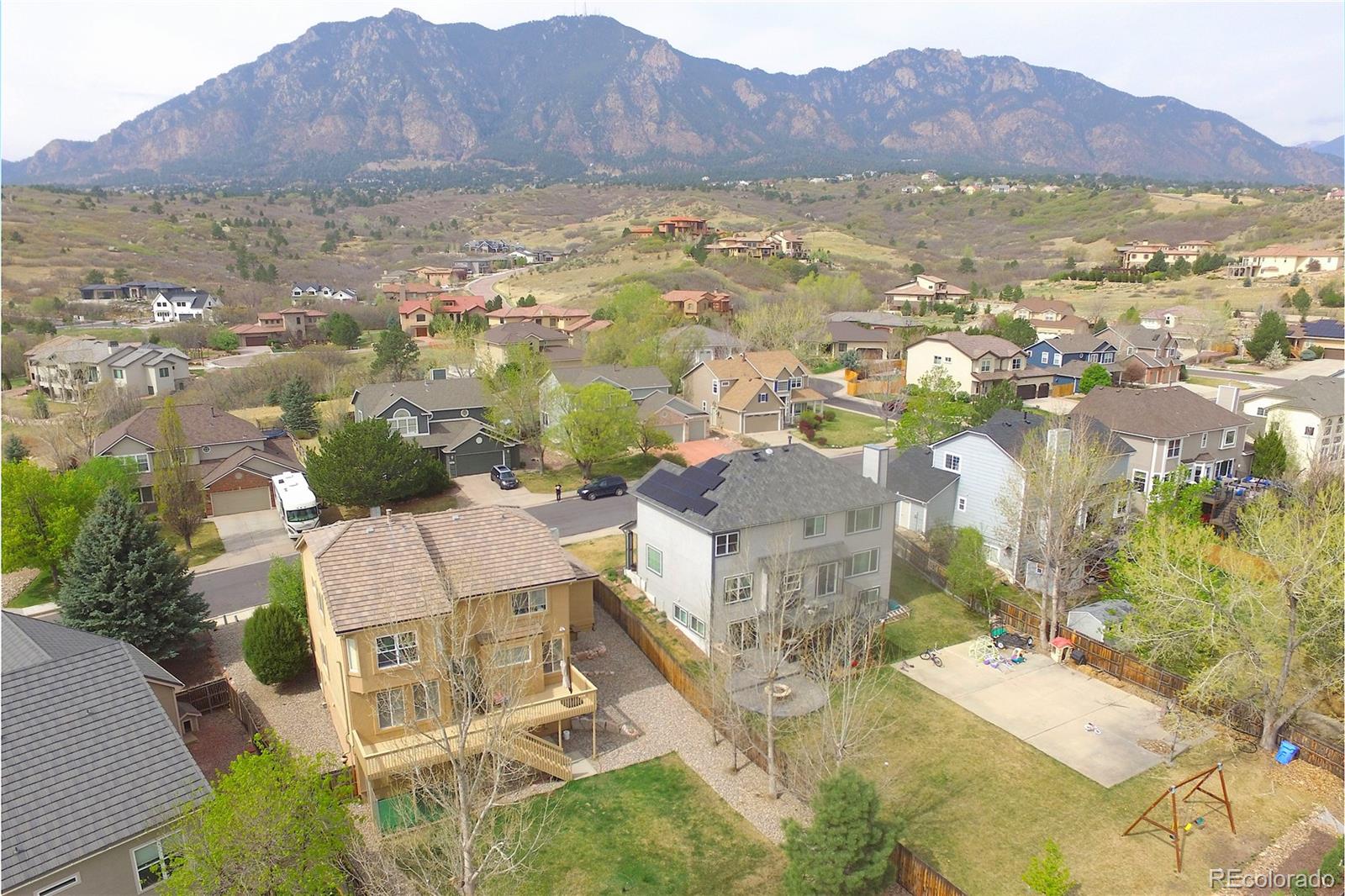 750 Capeglen Road Colorado Springs, CO 80906 - Photo 4 of 48
