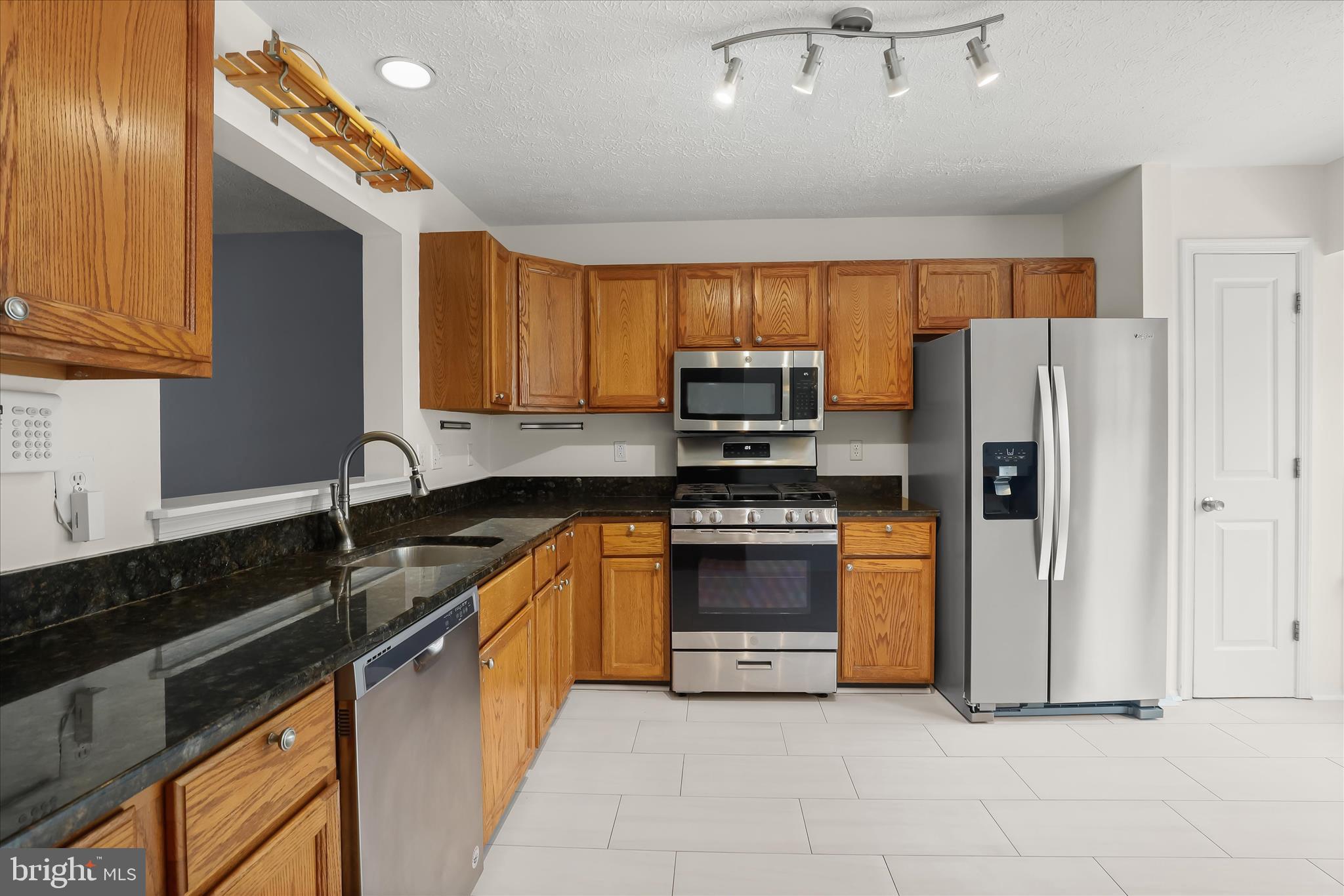 2567 Windy Oak Court Crofton, MD 21114 - Photo 9 of 52 a kitchen with stainless steel appliances granite countertop a stove a sink dishwasher a refrigerator and a microwave oven