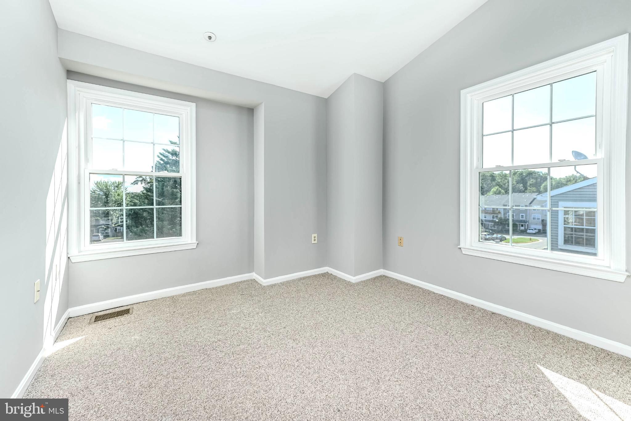 11152 Stagestone Way Manassas, VA 20109 - Photo 17 of 22 an empty room with a window
