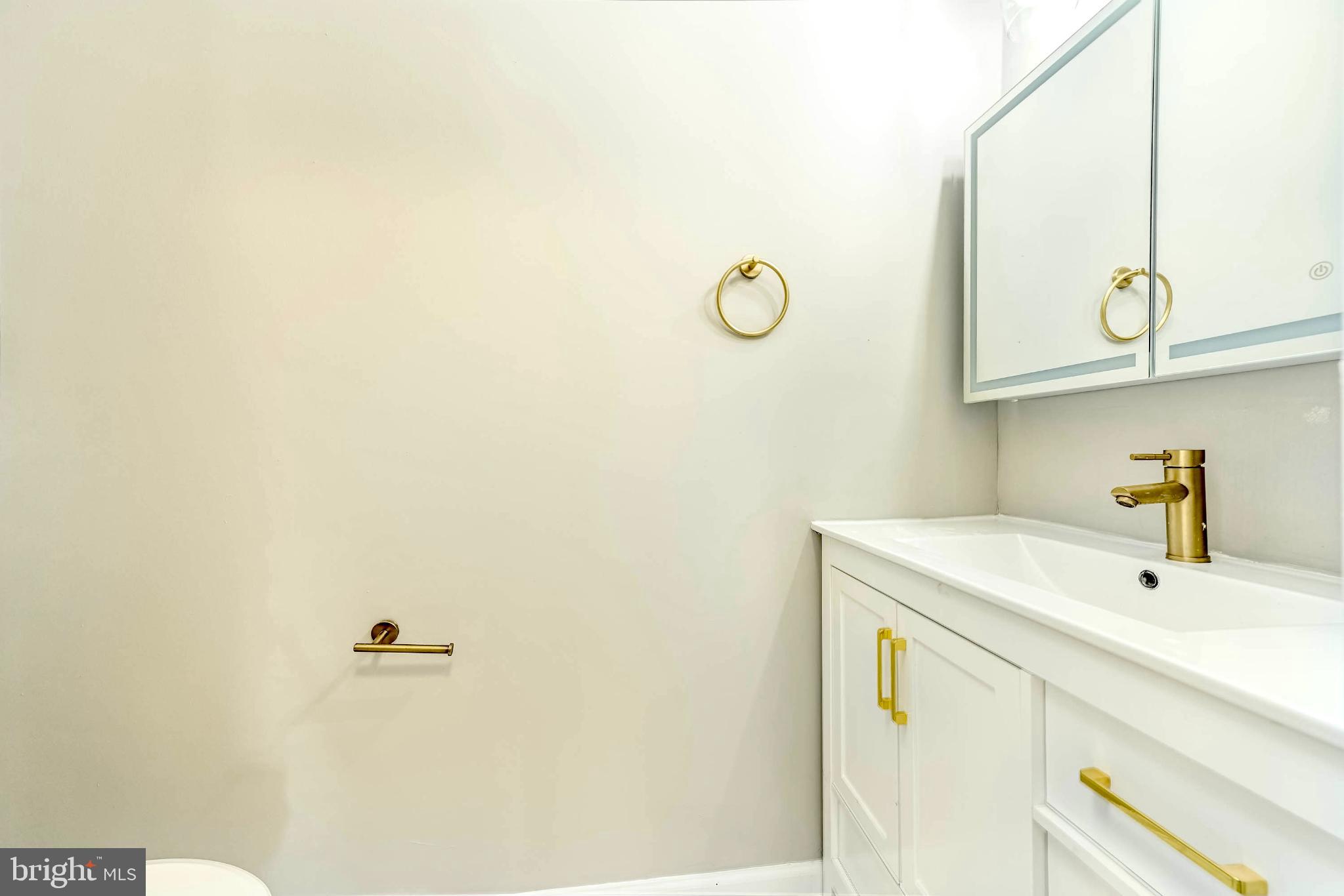 11152 Stagestone Way Manassas, VA 20109 - Photo 6 of 22 a bathroom with a sink and vanity