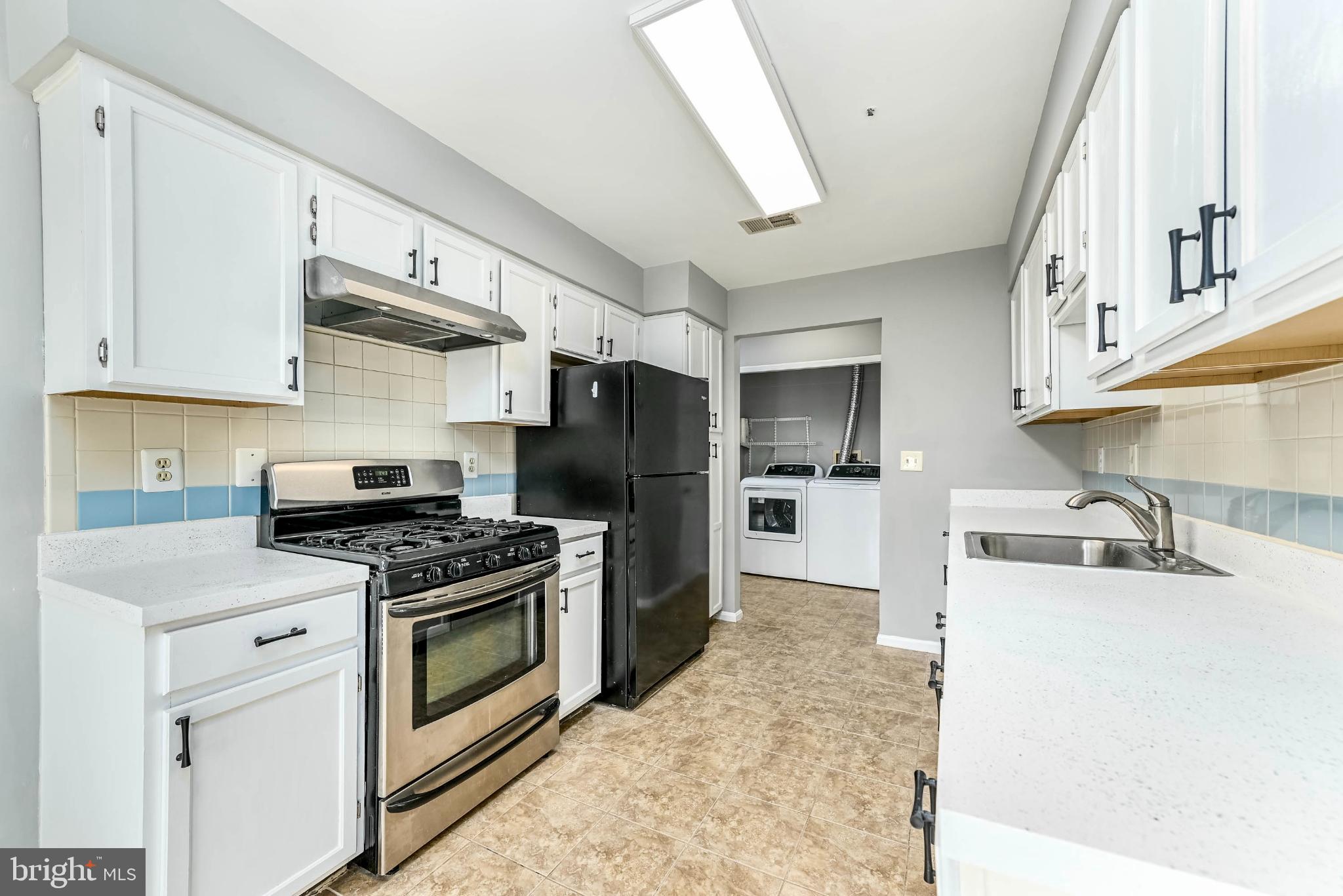 11152 Stagestone Way Manassas, VA 20109 - Photo 7 of 22 a kitchen with stainless steel appliances granite countertop a stove a sink and a refrigerator