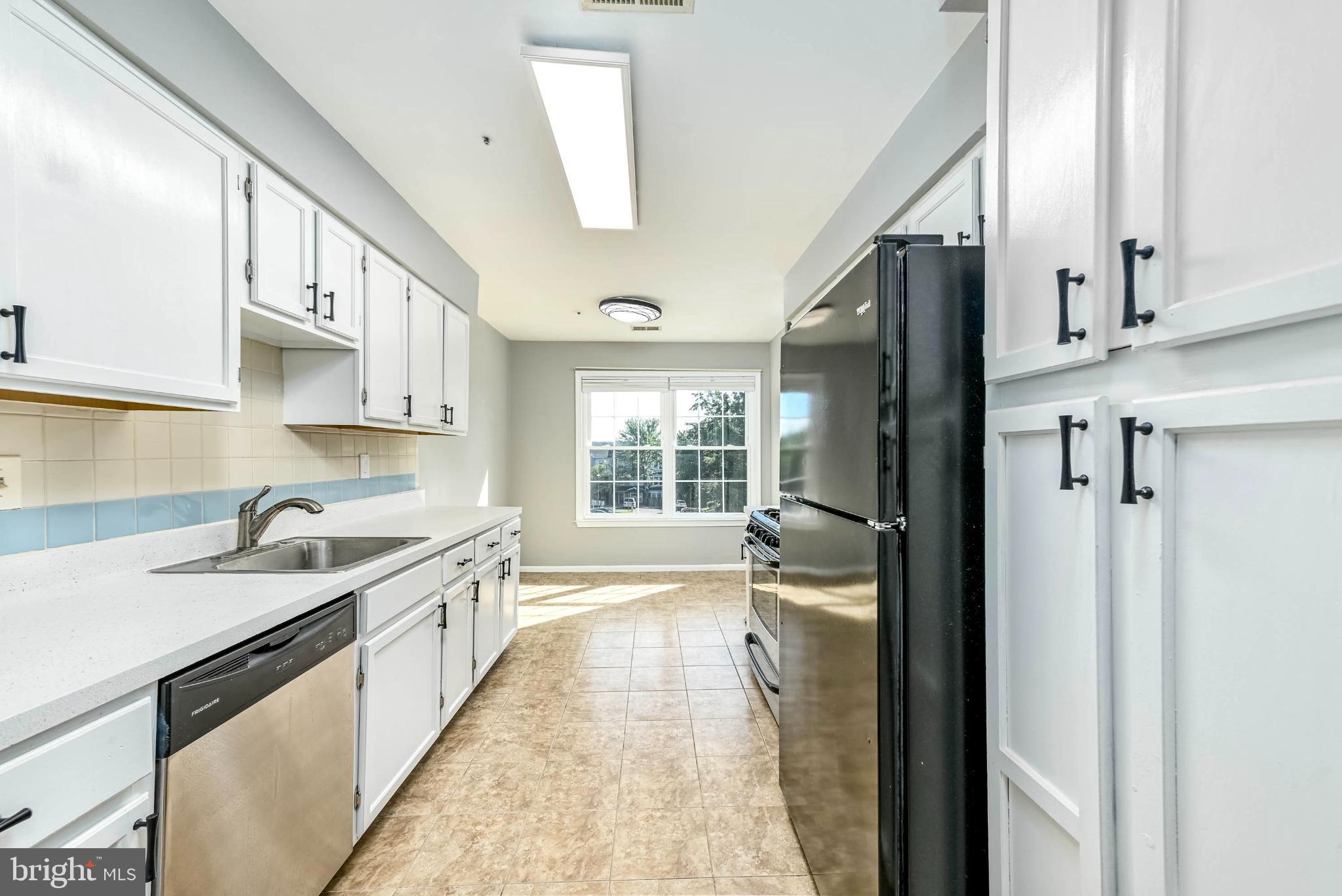 11152 Stagestone Way Manassas, VA 20109 - Photo 8 of 22 a bathroom with a granite countertop sink mirror and a bathtub