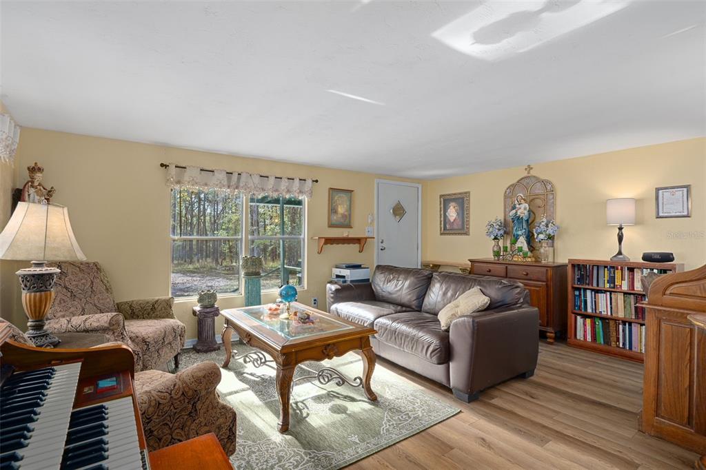 22439 Bull Run Road Brooksville, FL 34602 - Photo 17 of 66 a living room with furniture and a large window