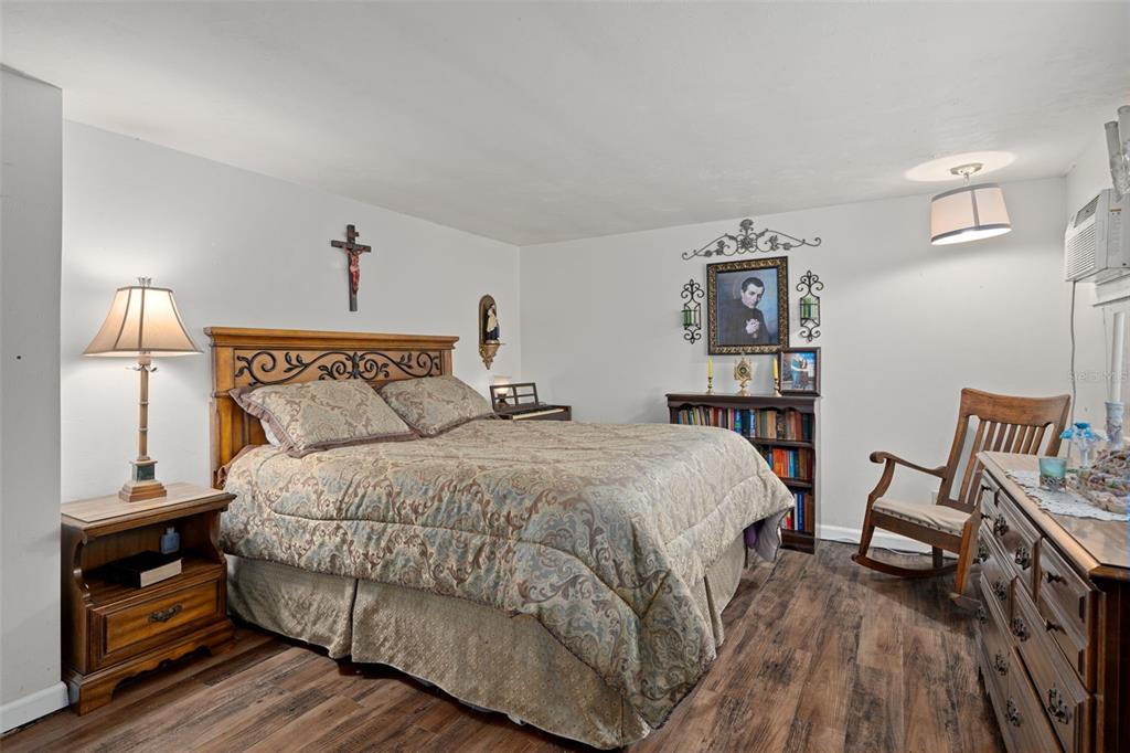 22439 Bull Run Road Brooksville, FL 34602 - Photo 24 of 66 a bedroom with a bed and wooden floor