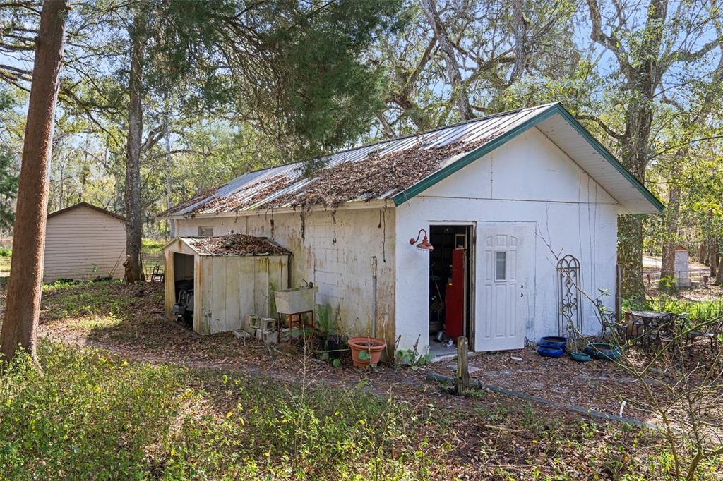 22439 Bull Run Road Brooksville, FL 34602 - Photo 34 of 66 a view of a house with a yard and large tree
