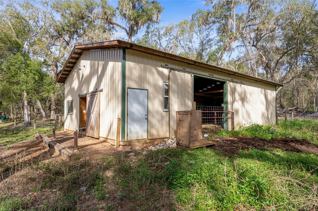 22439 Bull Run Road Brooksville, FL 34602 - Photo 40 of 66 a backyard of a house with lots of green space