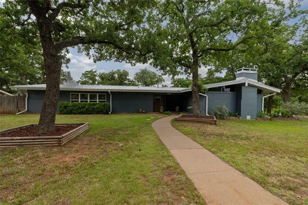 $464,000 | 615 Southwest 20th Street, Mineral Wells, TX 76067