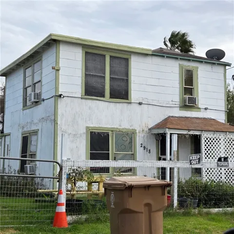 a front view of house with yard