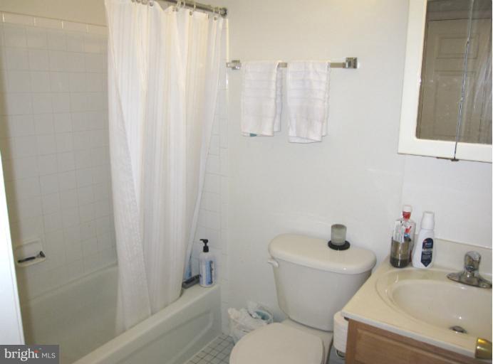 1441 Spring Road Northwest, Unit 204 Washington, DC 20010 - Photo 10 of 17 Bath