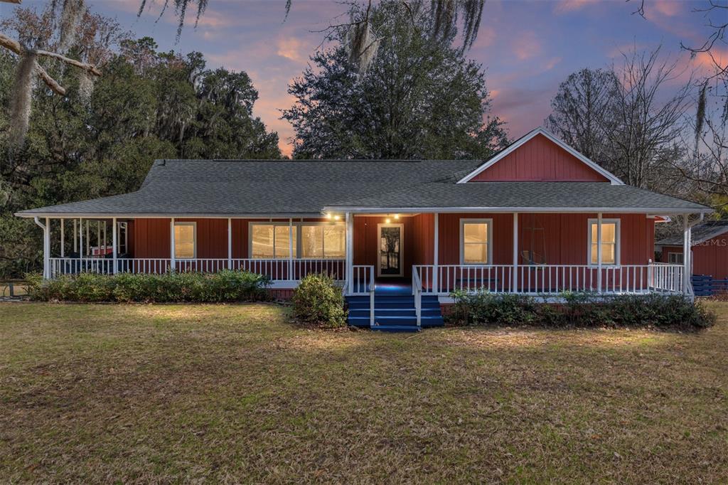 22157 Northwest 87th Avenue Road Micanopy, FL 32667 - Photo 33 of 34 a front view of a house with garden